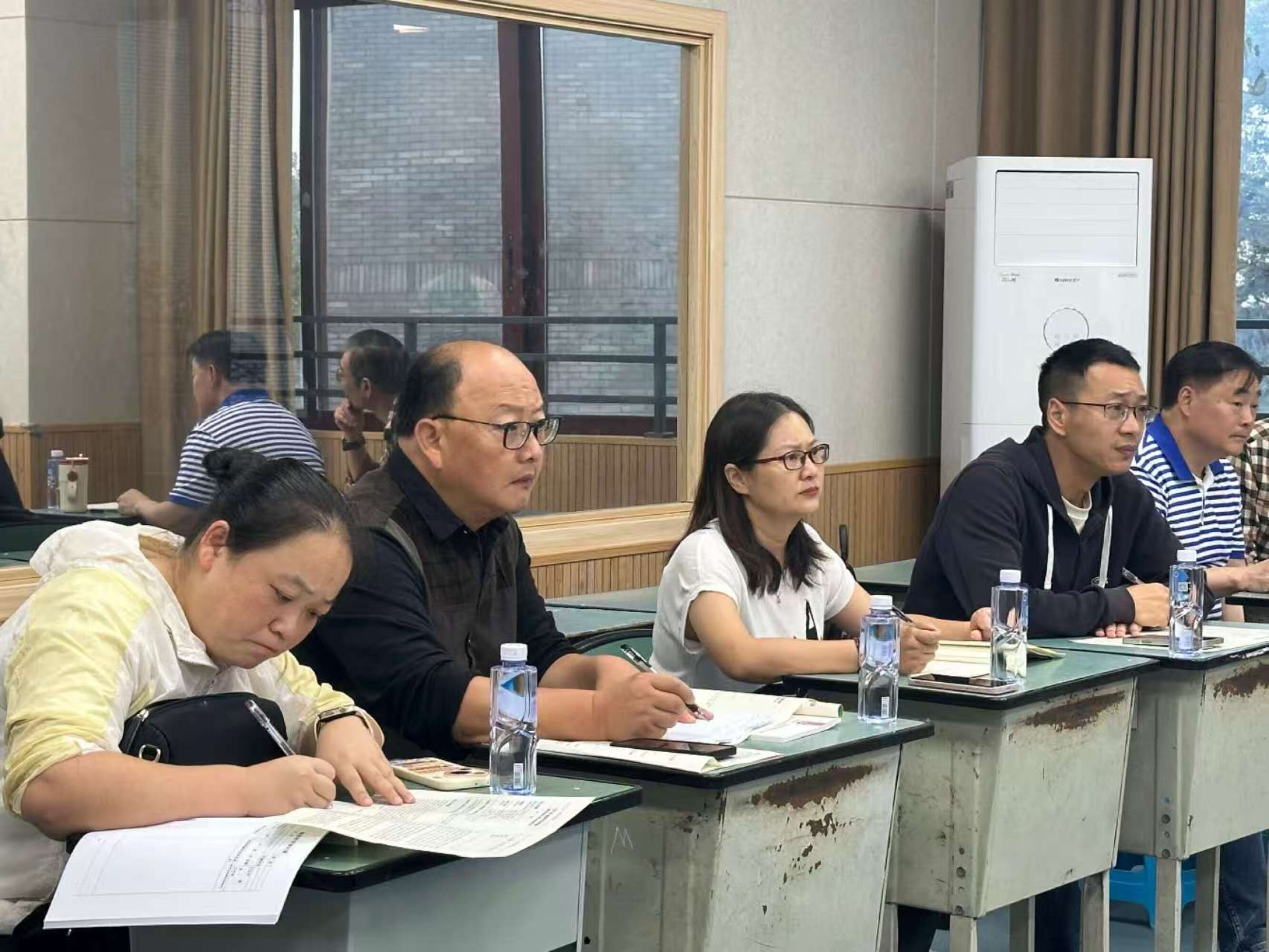 图10 省市区各级学科专家现场指导