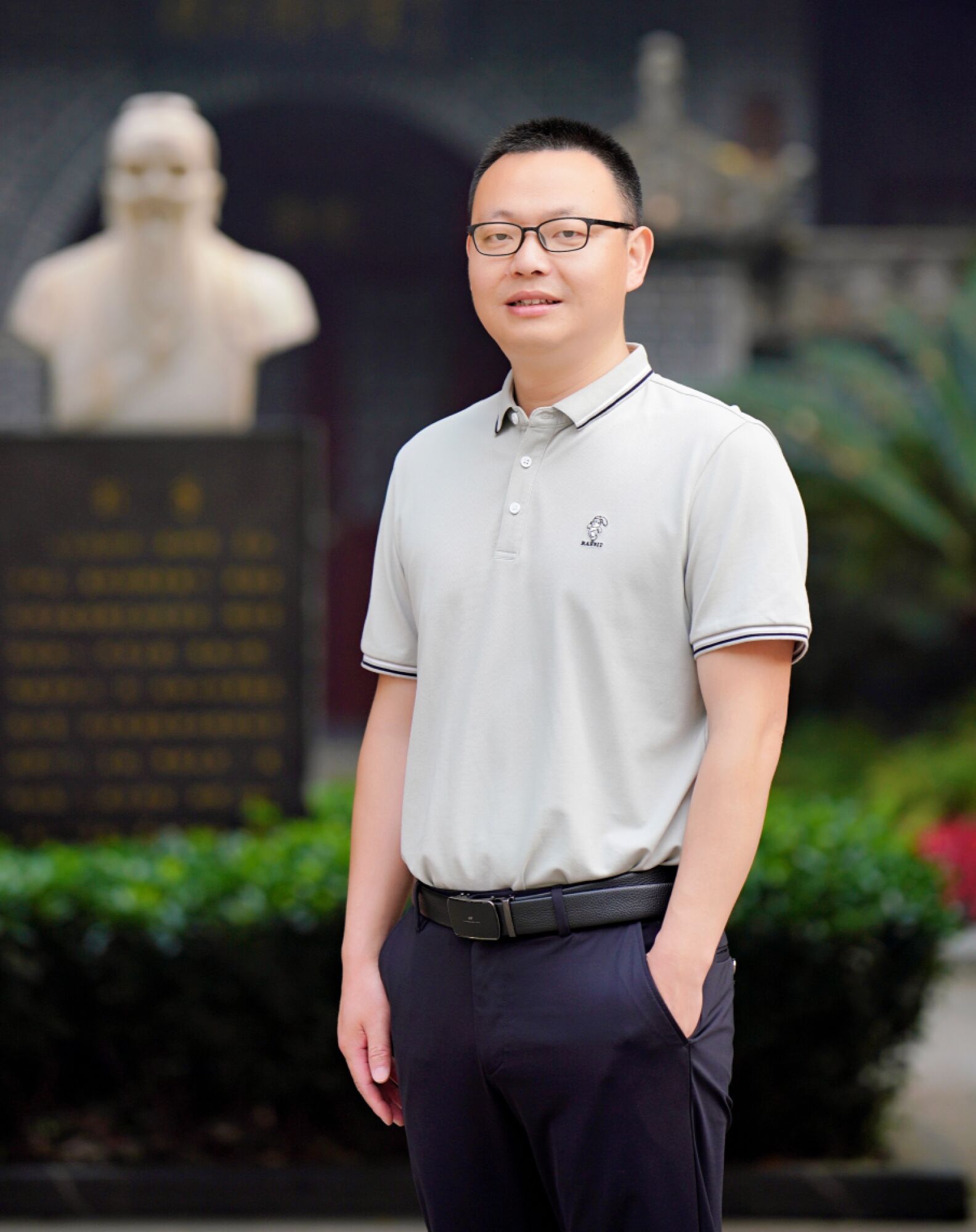 双流中学总务处副主任 戴荣