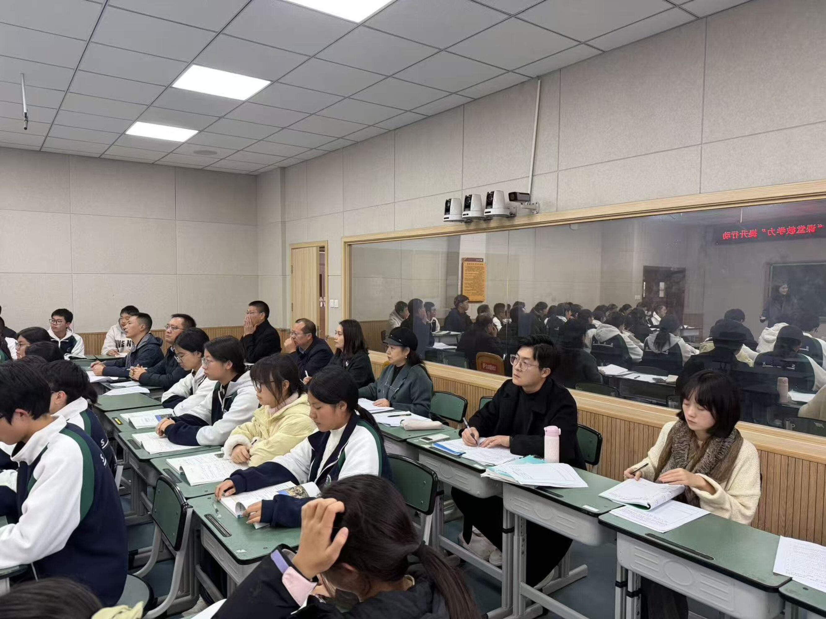 图3 领导和评委观课