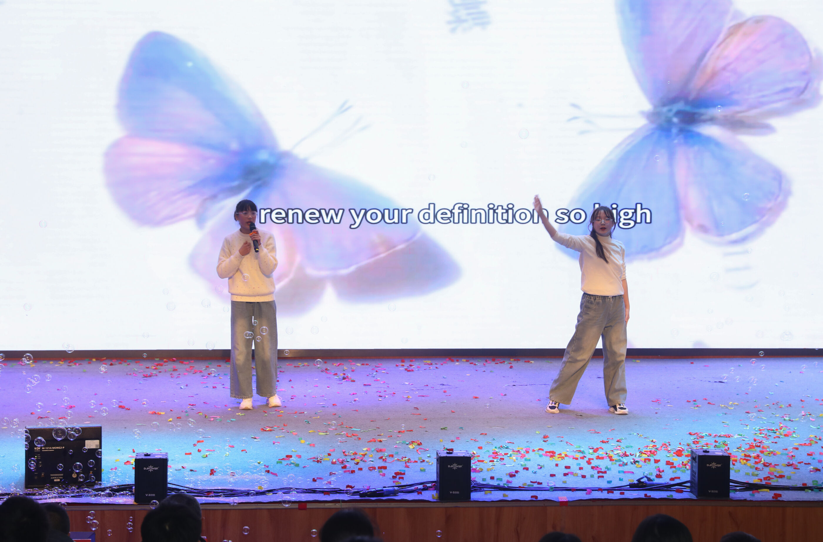 初2025级4班演唱《Sway to My Beat In Cosmos》