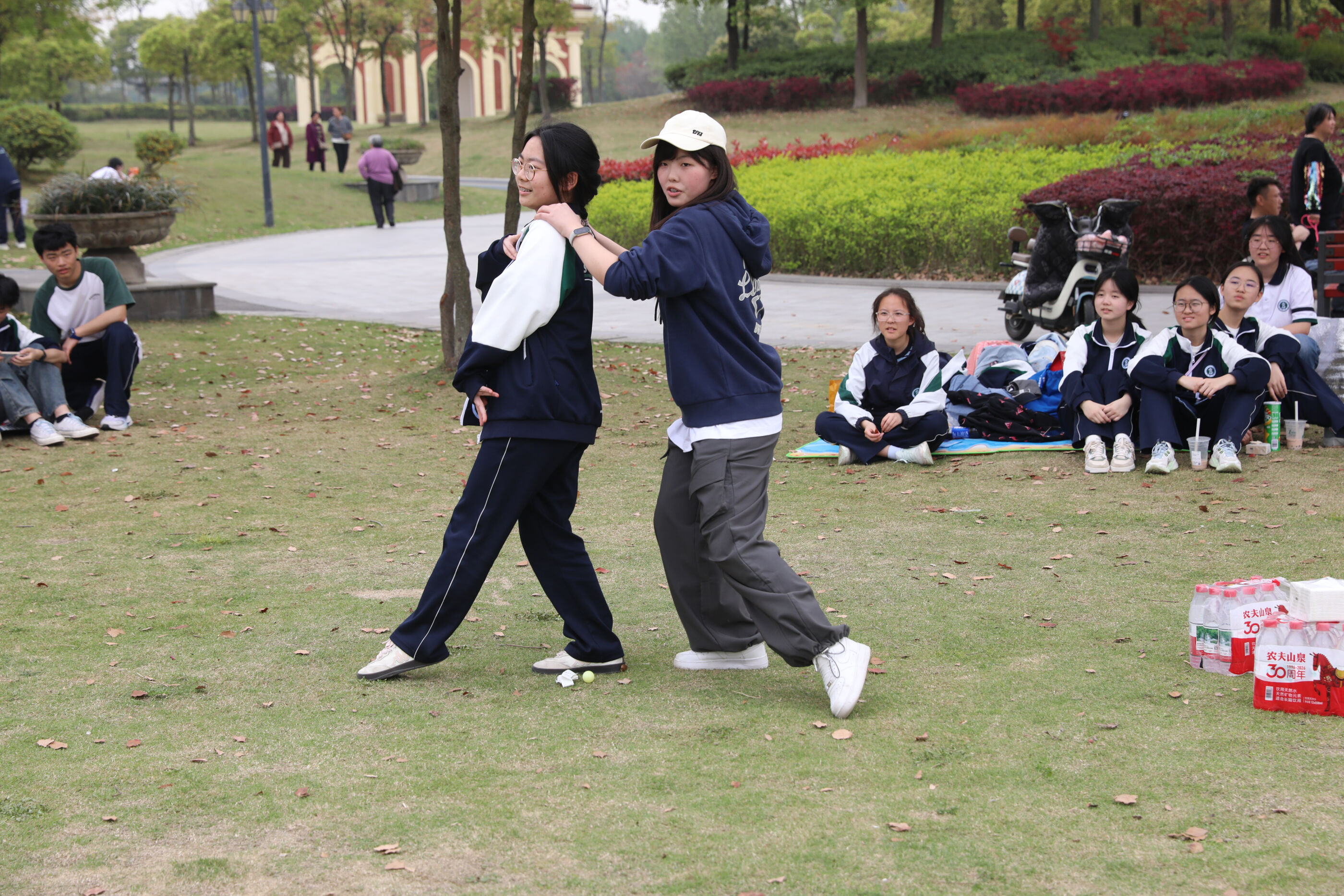 表演瞬间,活力姿态绽放青春