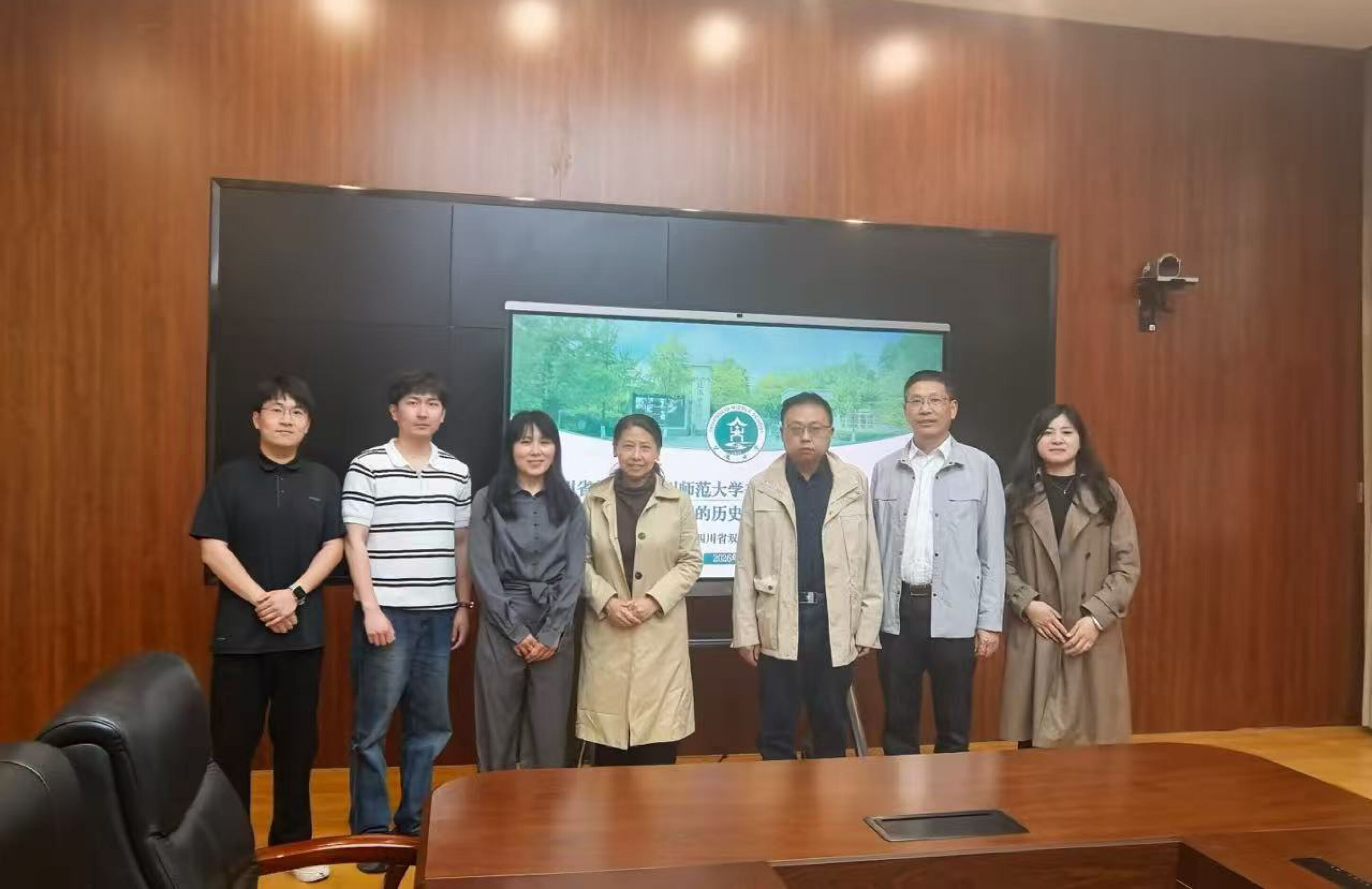 图8 与会专家及课题组成员合影留念