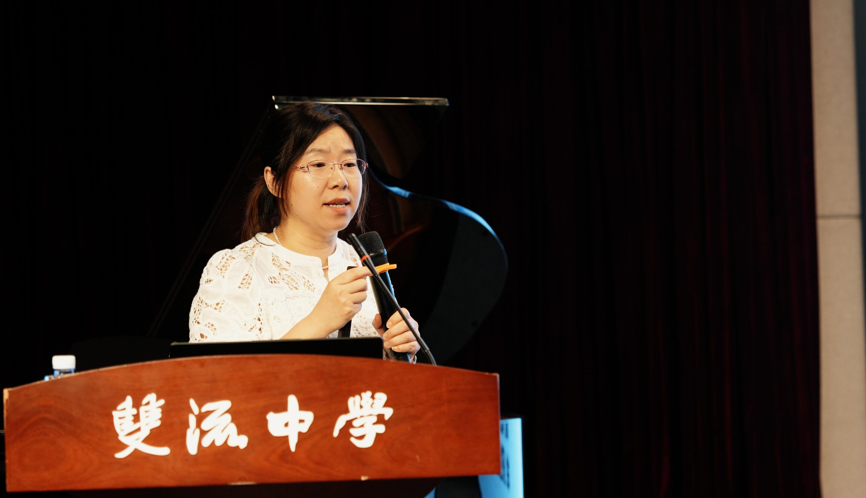 戴杨教授作讲座