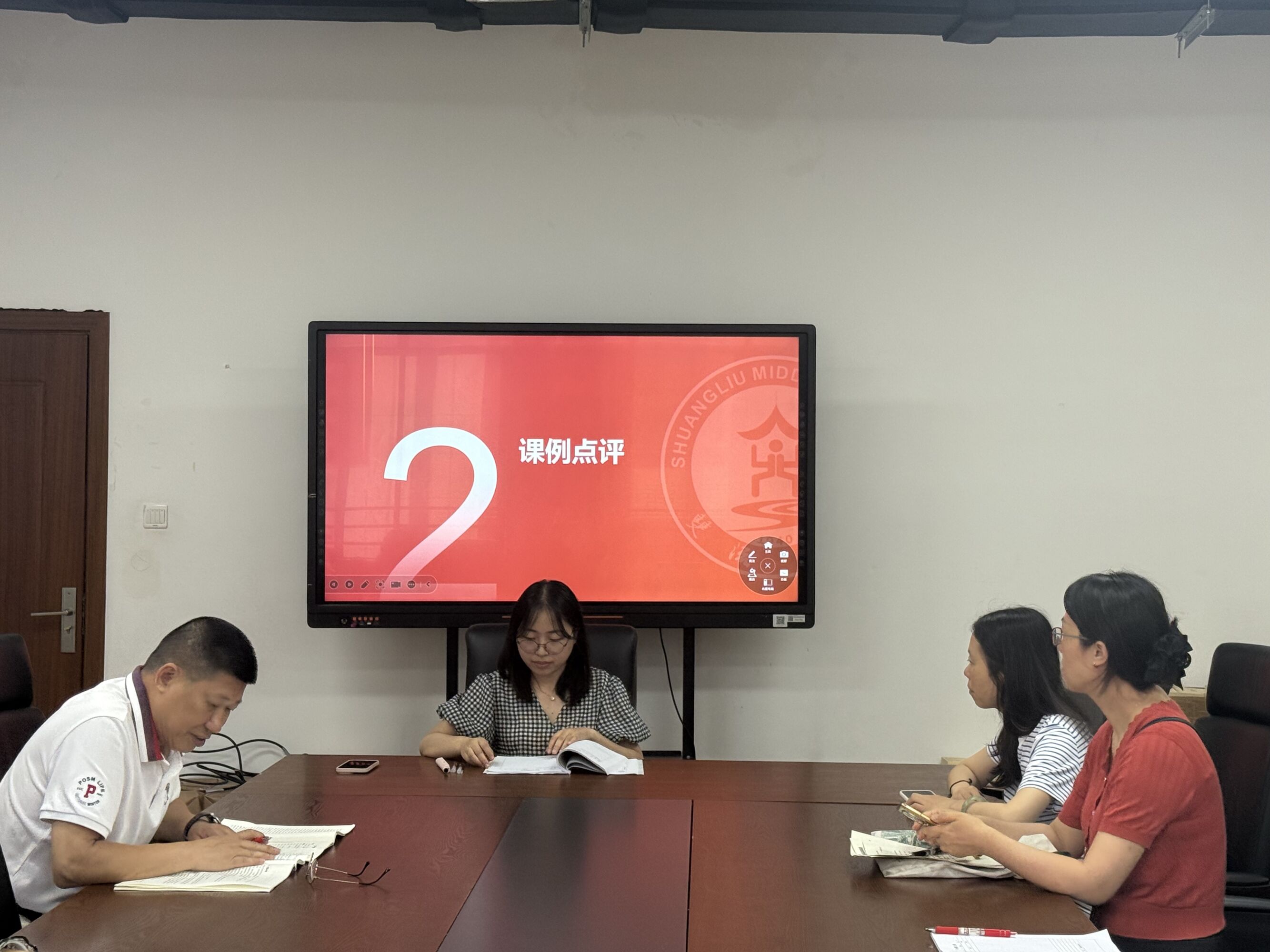 图7:代镕镕老师点评照片 图7:代镕镕老师点评照片