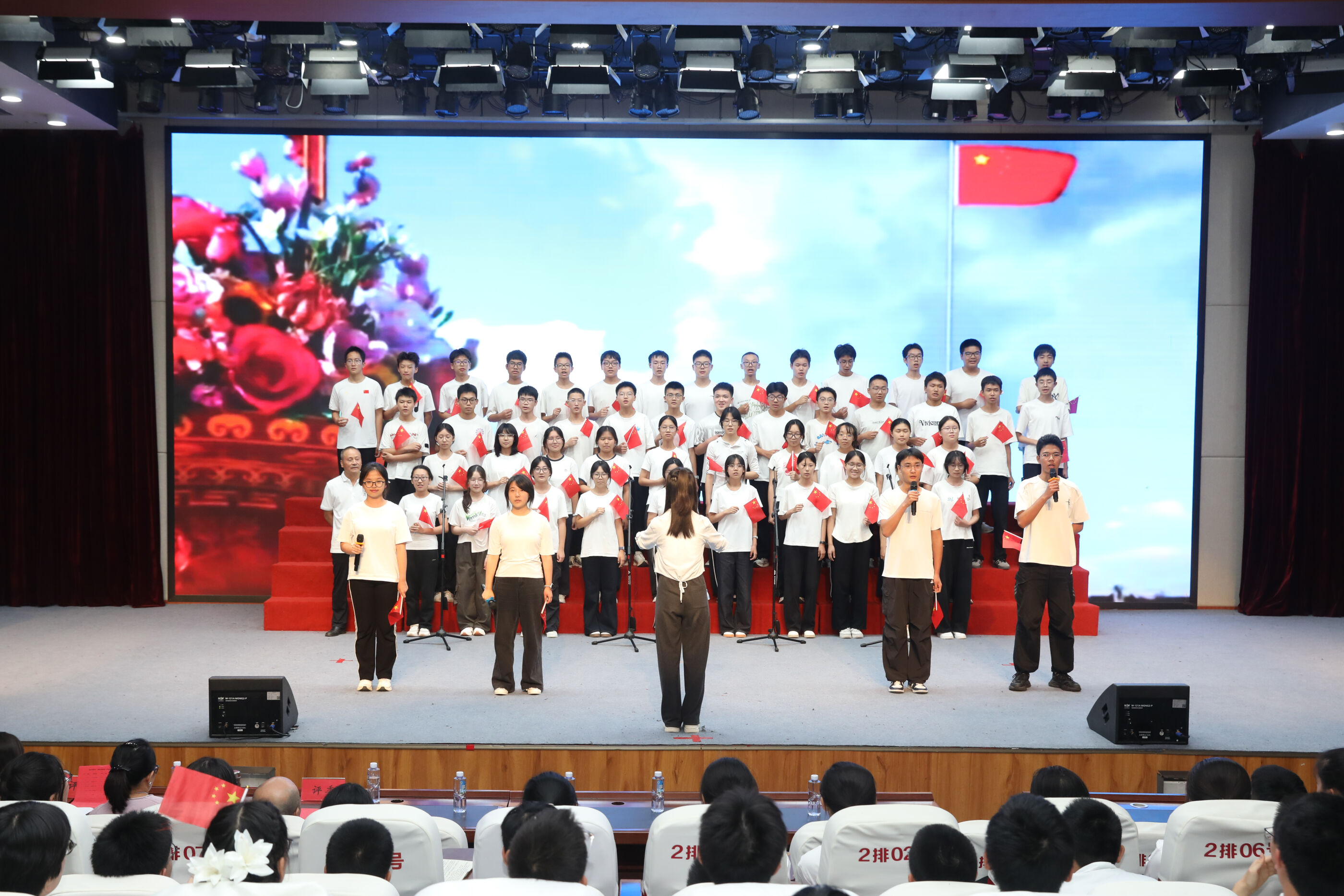 高一 14 班《没有共产党就没有新中国》