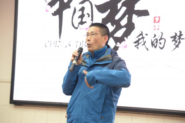 党总支副书记向发友总结