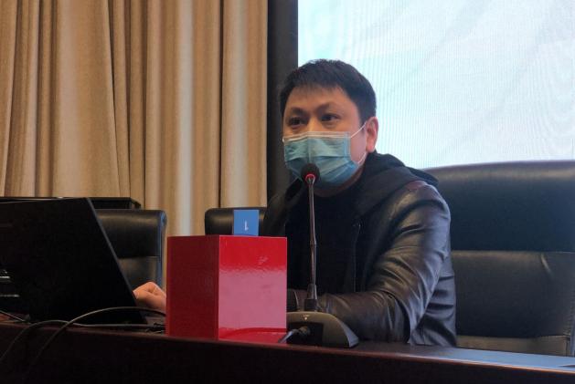 龙江华老师作报告分享创客经验